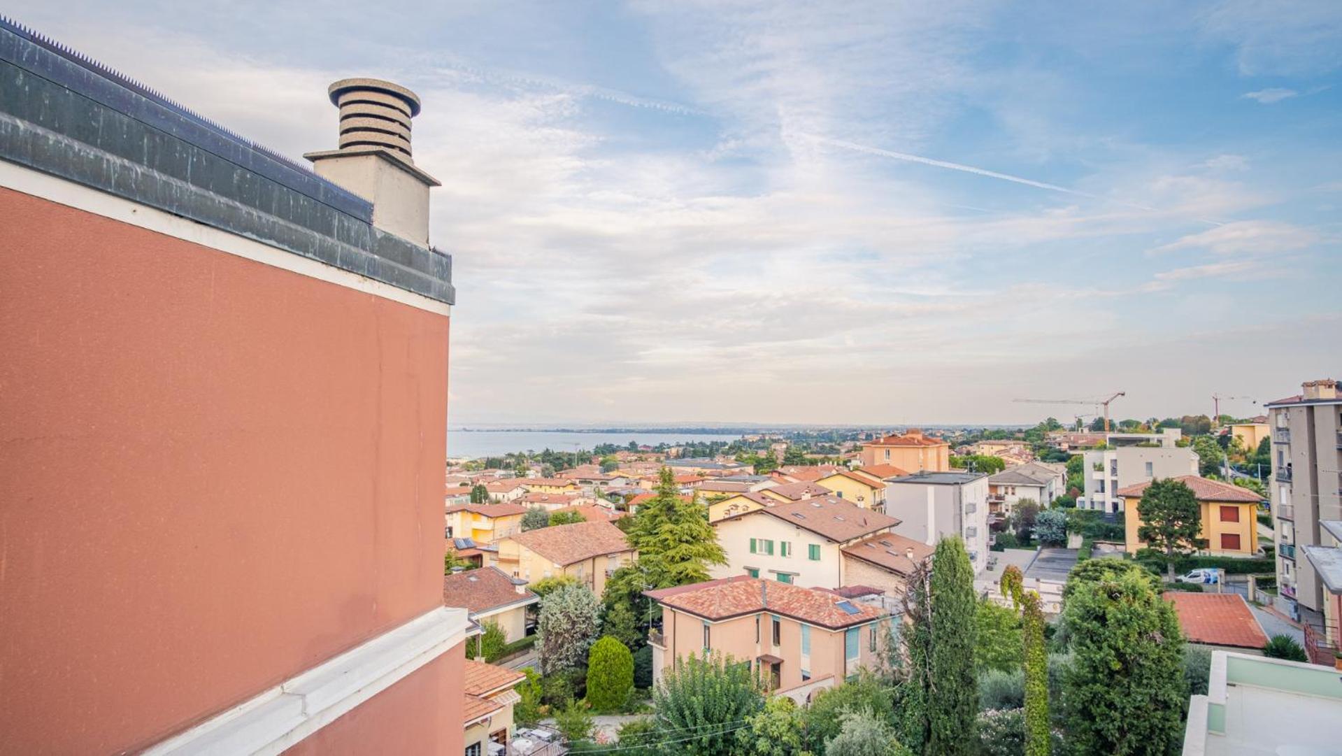 Loft Ad Un Passo Dal Cielo - Italian Homing Daire Desenzano del Garda Dış mekan fotoğraf